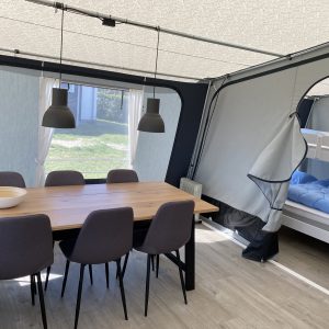 Familietelt-spiseplads-2 Spiseplads og soveværelse i familietelt