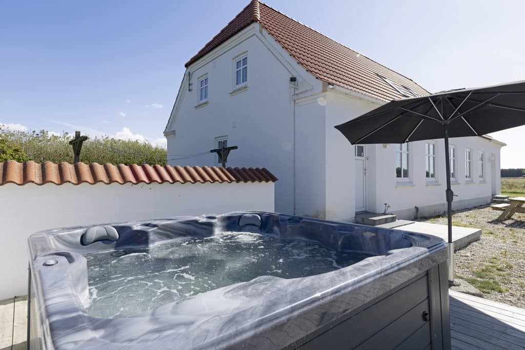 Dejligt udemiljø med udendørs spa på Bondegården