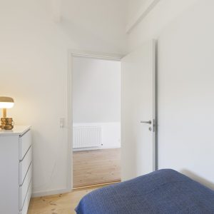Gaarden-sovevaerelse-7 Hyggeligt lille soveværelse på Bondegården