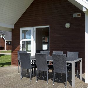 Loekkenhytte-med-spa-terrasse-5 Terrasse med havemøbler i Løkkenhytte med spa
